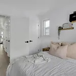 Modern 2Br Apt Near Downtown Ottawa Free Parking