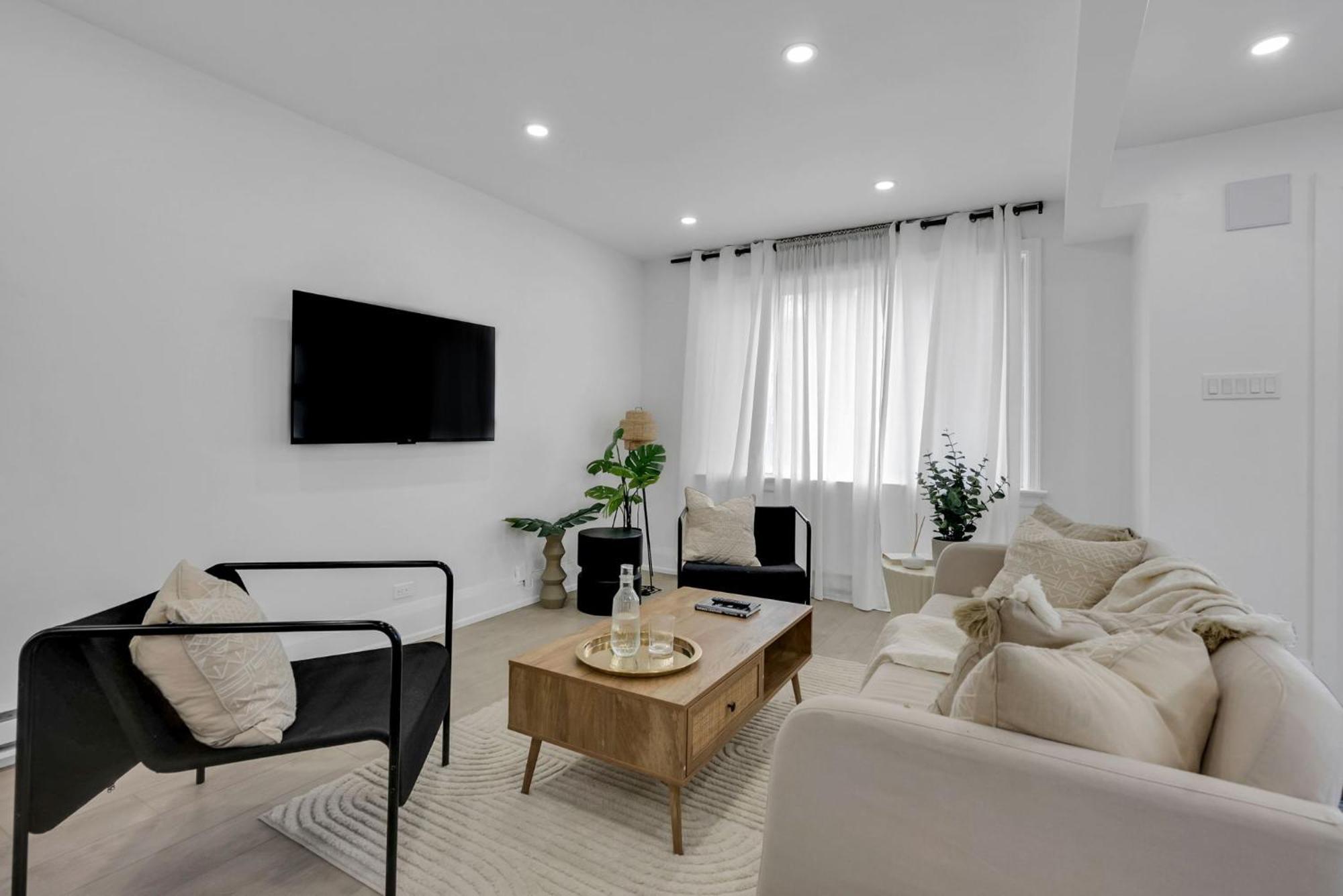 Modern 2br Near Downtown Free Parking